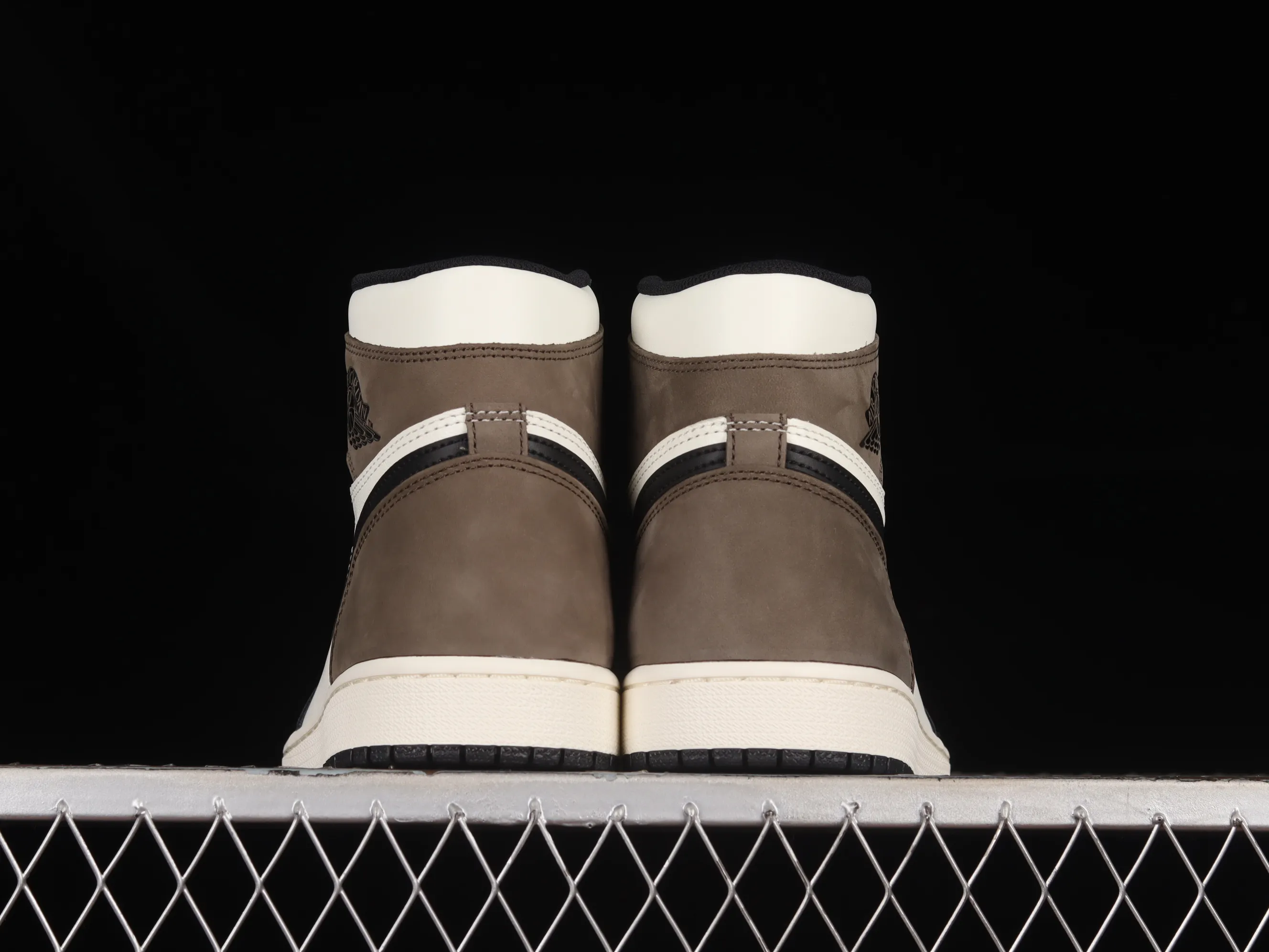 All categories Air Jordan Jordan series basketball shoes Air Jordan 1 High LJR version Air Jordan 1 High OG "Dark Mocha" AJ1 Joe 1 small barb 555088-105